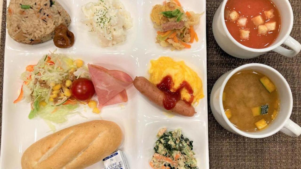 Toyoko Inn Okinawa Naha Kokusai-Dori Miebashi-Eki Kültér fotó